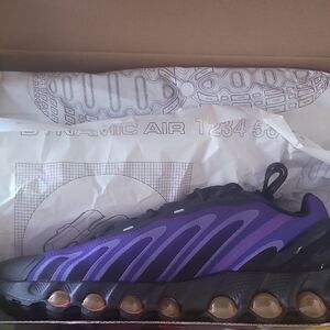 Nike Air Max DN8 in Black and Fierce Purple